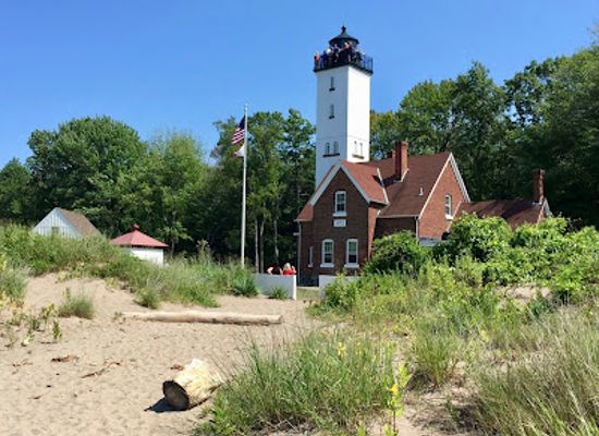 pennsylvania/erie/attraction/presque-isle-lighthouse