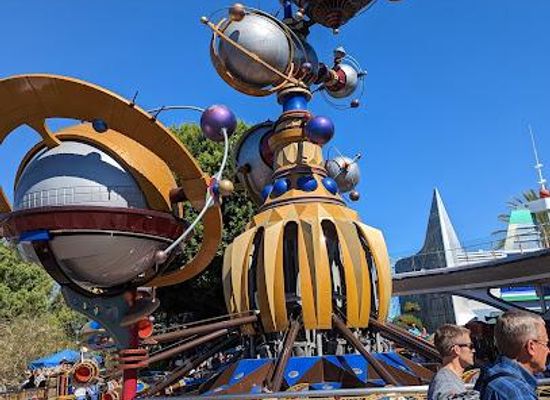 california/anaheim/attraction/astro-orbitor