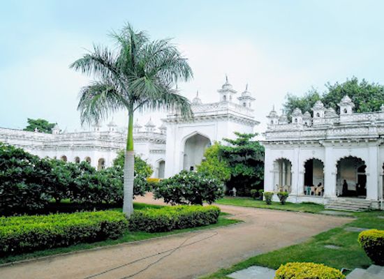 india/hyderabad/charminar/attraction/tahniyat-mahal