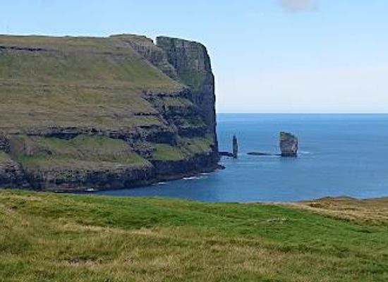 faroe-islands/miovagur/attraction/risin-og-kellingin-viewpoint