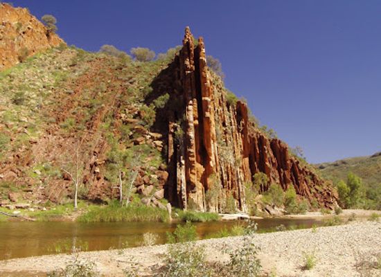 australia/macdonnell-ranges/attraction/glen-helen-organ-pipes