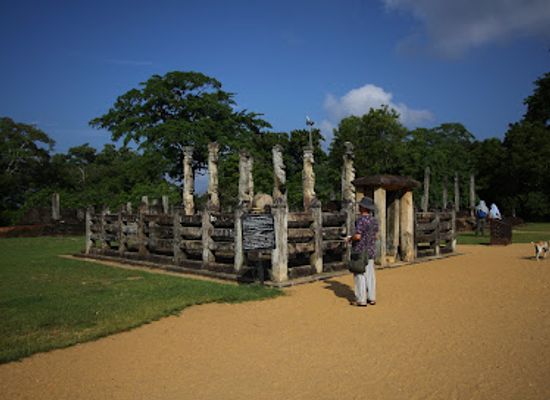 sri-lanka/ampara-district/attraction/dalada-maluva-polonnaruwa