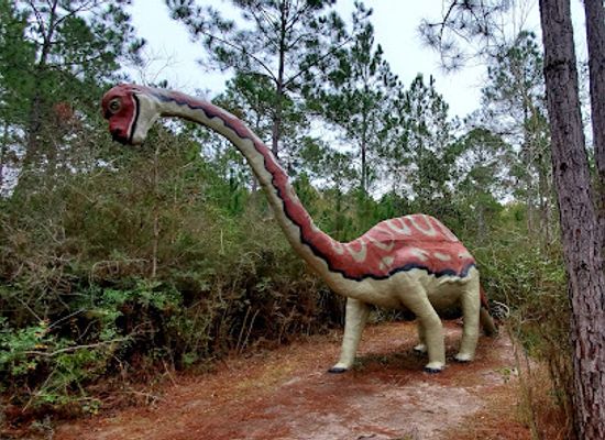 alabama/orange-beach/attraction/dinosaurs-in-the-woods-brontosaurus