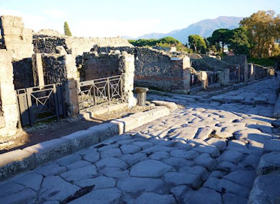 italy/pompeii/forum-of-pompeii/attraction/basilica
