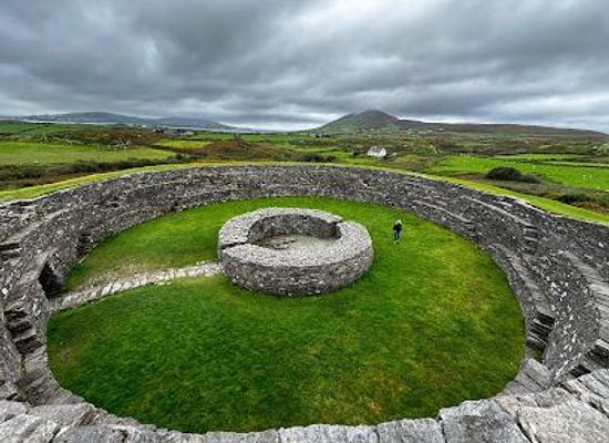 ireland/dingle/attraction/cahergal-stone-fort