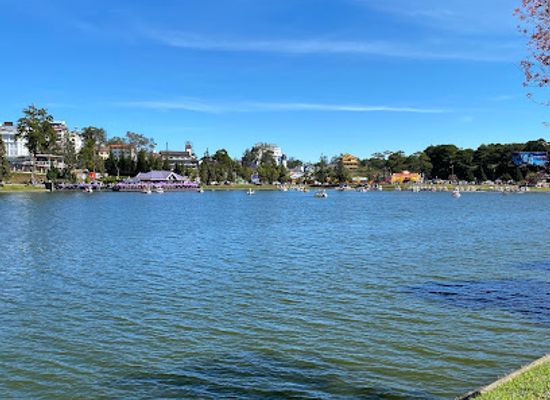 vietnam/dalat/xuan-huong-lake/attraction/dap-ho-xuan-huong