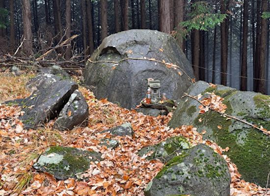 japan/yamanashi/attraction/kami-no-ishi