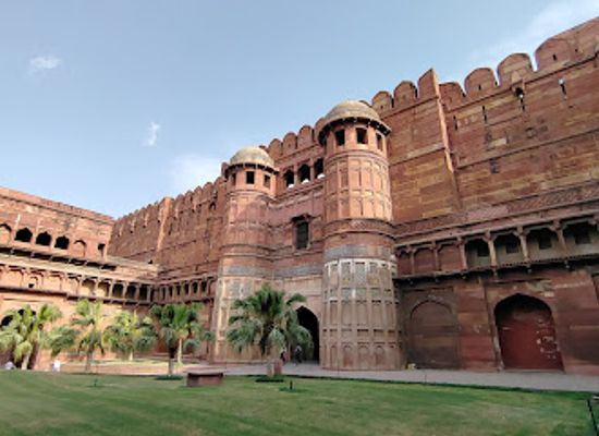 india/agra/rakabganj/attraction/amar-singh-gate