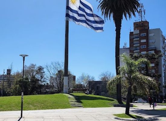 uruguay/piedras-blancas/attraction/monumento-al-pabellon-nacional