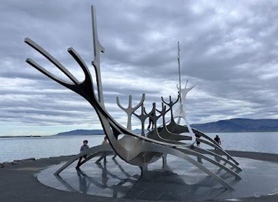 iceland/hveragerði/attraction/sculpture-and-shore-walk