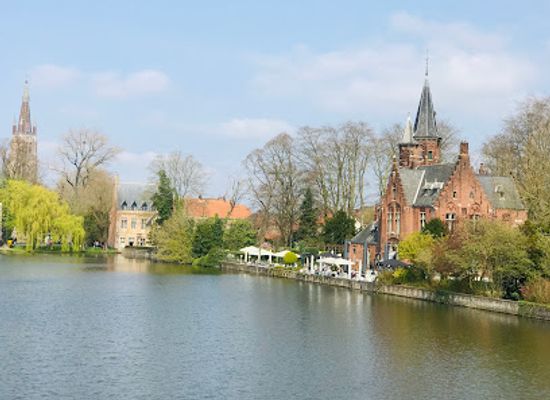 belgium/bruges/minnewater/attraction/bargeplein