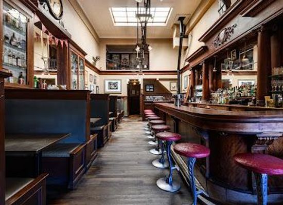 california/bay-area/attraction/comstock-saloon