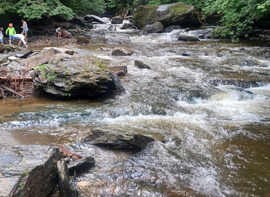 vermont/stowe/attraction/moss-glen-falls-parking