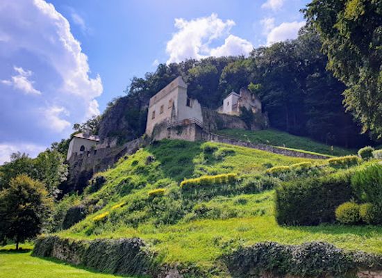 slovakia/trencin/attraction/jesuit-monastery-velka-skalka
