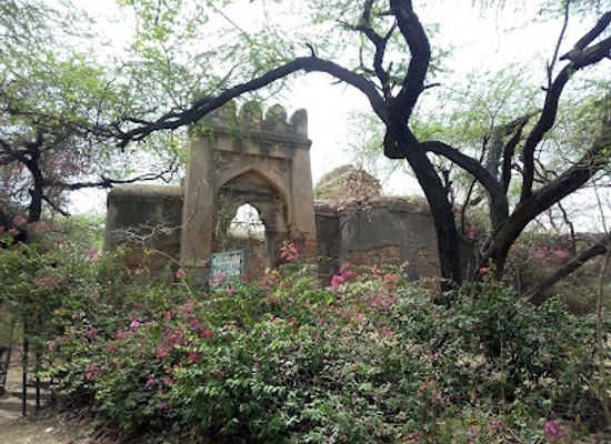 india/delhi/karol-bagh/attraction/bhuli-bhatiyari-ka-mahal