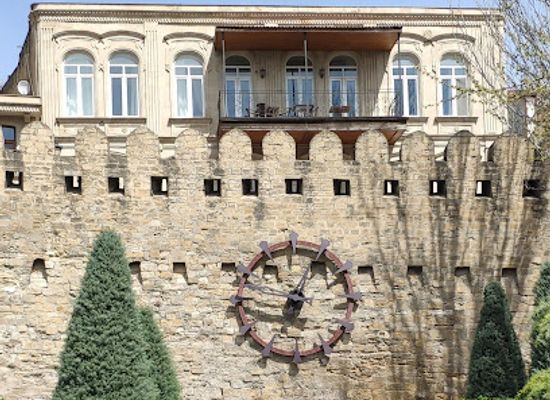 azerbaijan/baku/flame-towers/attraction/philarmonia-wall-clock