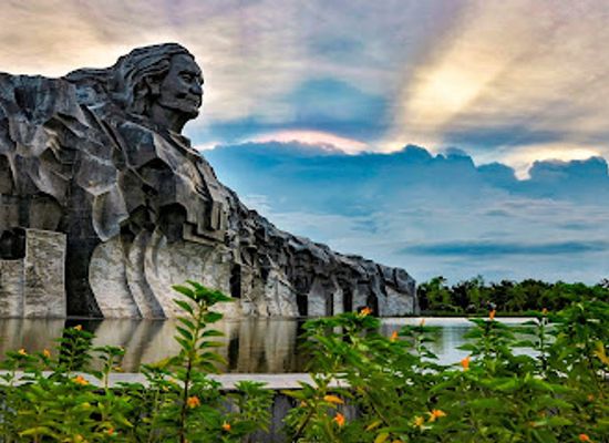 vietnam/tam-ky/attraction/tuong-dai-me-thu