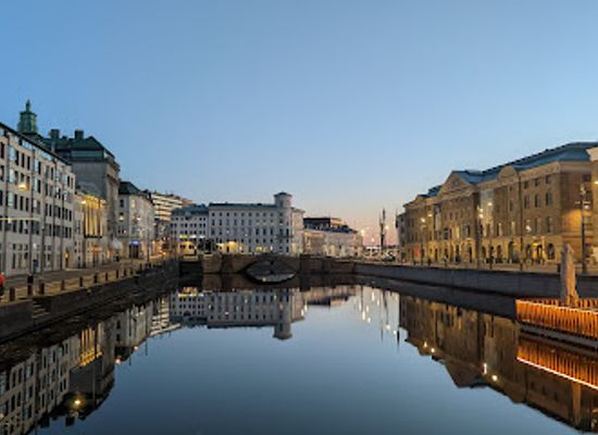 sweden/gothenburg/avenyn/attraction/avenue-parade-street