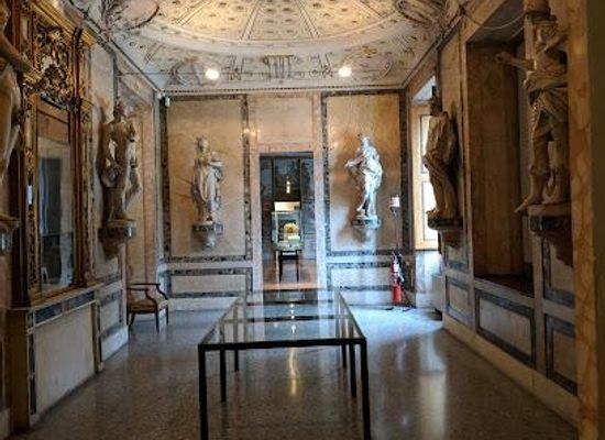 italy/milan/attraction/museo-archeologico-giovio