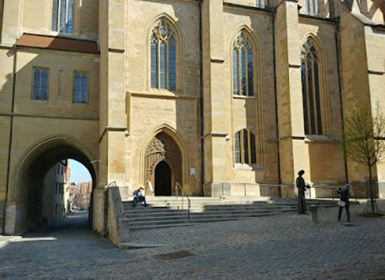 germany/rothenburg-ob-der-tauber/attraction/bronzeskulptur-des-hl-jakobus