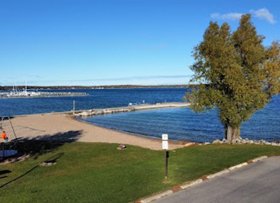 michigan/charlevoix/attraction/ferry-beach-park