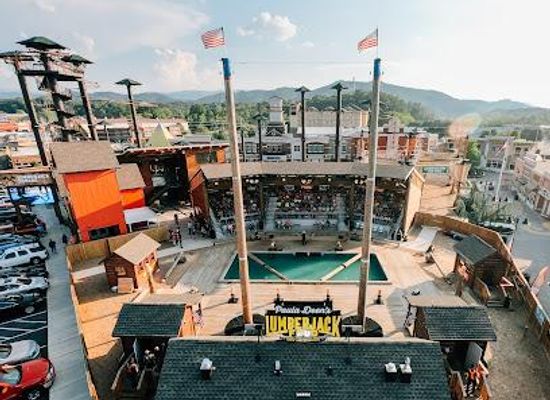 tennessee/great-smoky-mountains/attraction/paula-deen-s-lumberjack-feud-supper-show