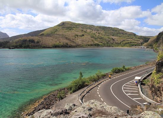 mauritius/chamarel-coloured-earth/attraction/captain-matthew-flinders-monument