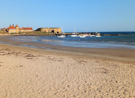united-kingdom/northumberland-coast/attraction/beadnell-bay-beach
