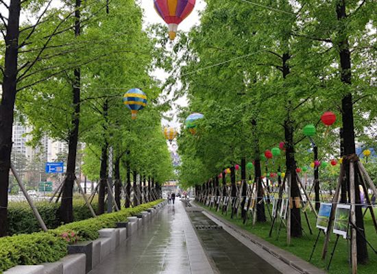 south-korea/busan/seomyeon/attraction/songsanghyeon-square