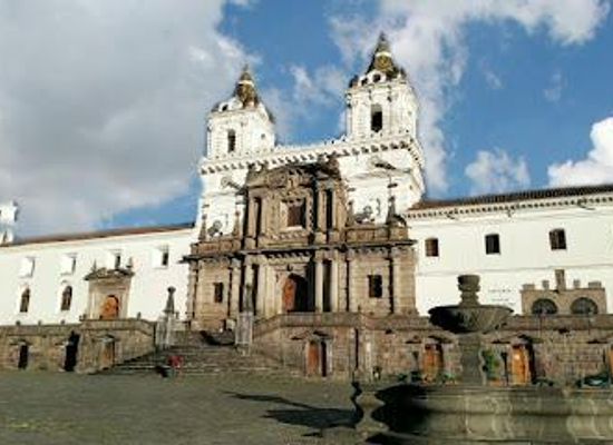 ecuador/mindo/attraction/plaza-de-san-francisco