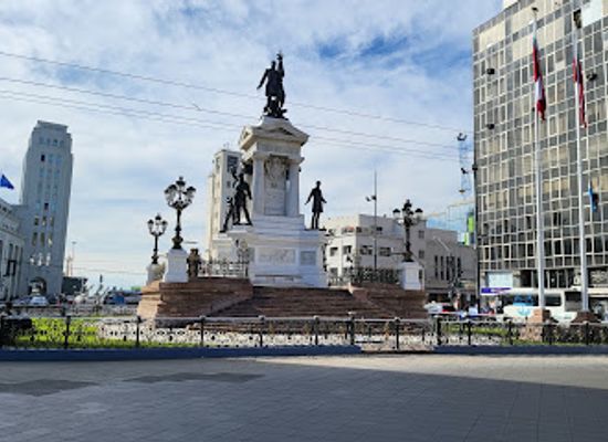 chile/valparaiso/plan/attraction/plaza-sotomayor