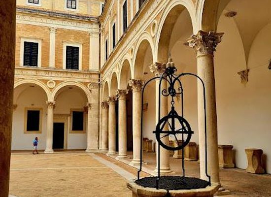 italy/urbino/attraction/palazzo-ducale-di-urbino