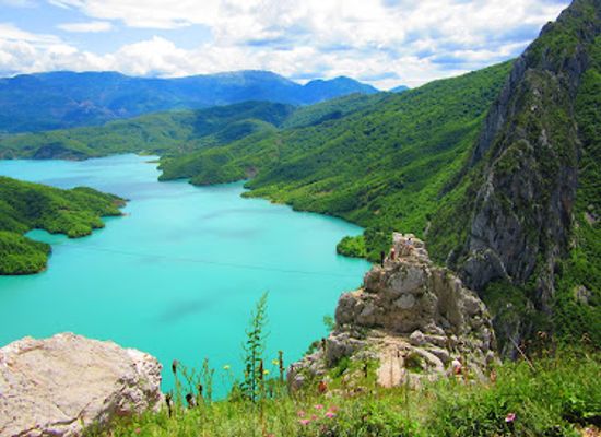 albania/has/attraction/lake-view-point
