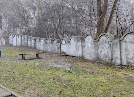 poland/krakow/podgorze/attraction/remains-of-the-ghetto-wall