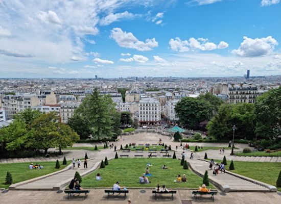 france/paris/montmartre/attraction/square-louise-michel