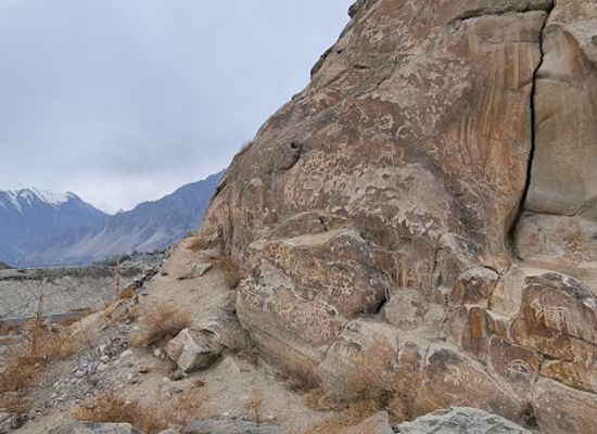 pakistan/karimabad/attraction/ganish-rocks