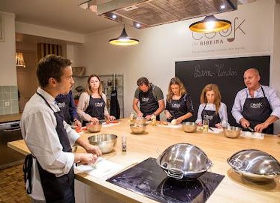 portugal/porto/attraction/cook-in-ribeira
