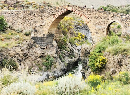 italy/sicily/attraction/ponte-dei-saraceni
