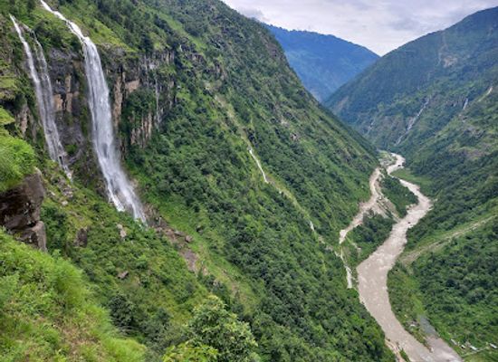 nepal/gosaikunda/attraction/bhange-waterfall