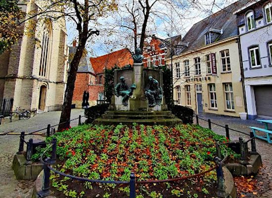 belgium/kortrijk/attraction/joseph-vandale-square