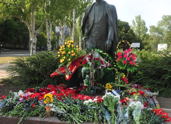 ukraine/donetsk/attraction/monument-to-joseph-kobzon