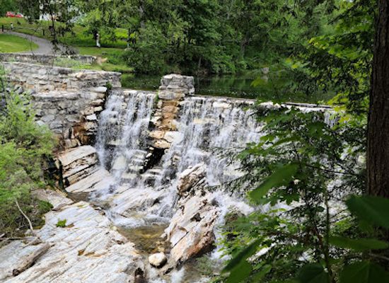 massachusetts/mount-greylock-state-reservation/attraction/natural-bridge-of-new-england