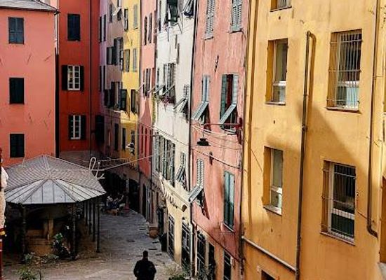 italy/genoa/attraction/piazza-dei-truogoli-di-s-brigida