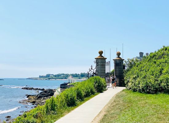 rhode-island/narragansett-beach/attraction/the-breakers