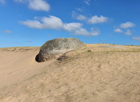 uruguay/valizas/attraction/piedra-del-franciscano