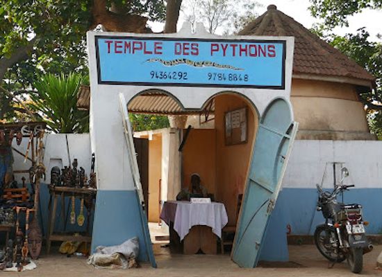benin/couffo/attraction/pythons-temple
