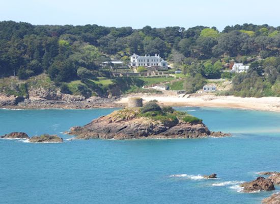 jersey/st-catherine-s-breakwater/attraction/noirmont