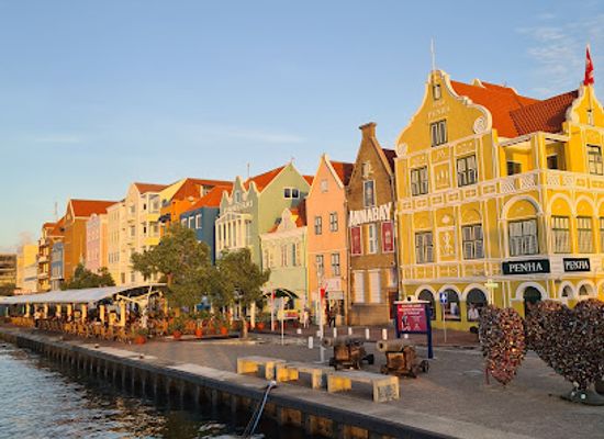 curacao/willemstad/otrobanda/attraction/queen-emma-bridge