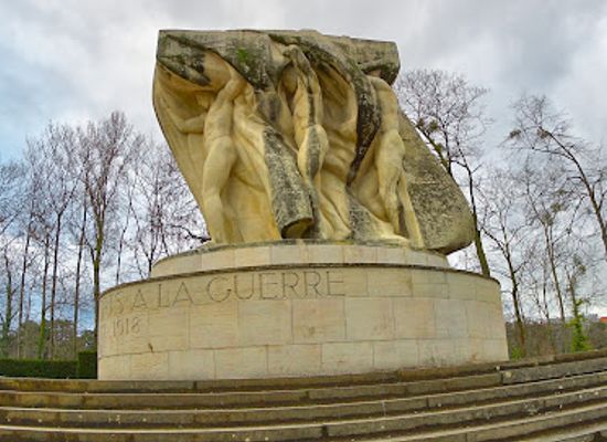 france/lyon/presqu-ile/attraction/monument-aux-morts-de-l-ile-du-souvenir