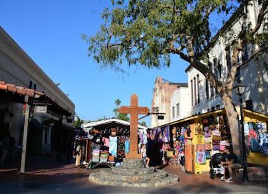 california/hollywood/attraction/olvera-st